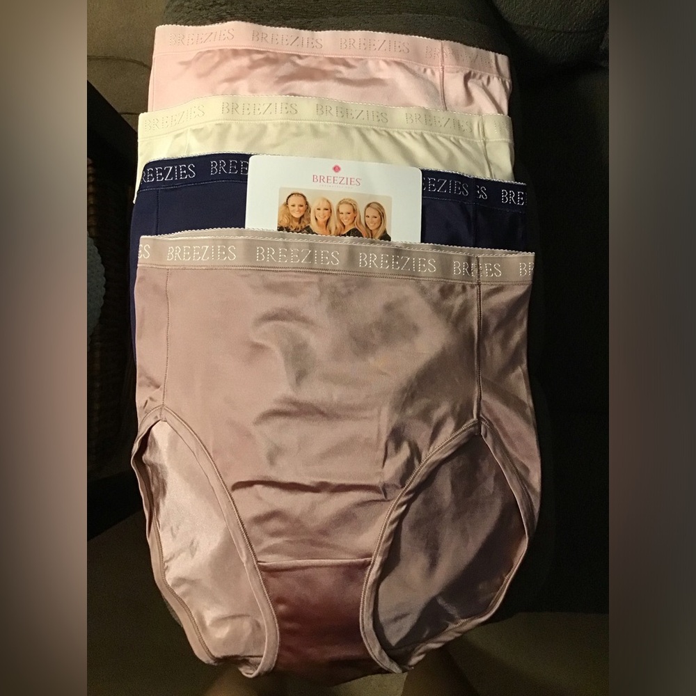 NWT Women’s M Breezie Pack of 4 Smooth Hi-cut Briefs in Pink, Navy, Cream, Mauve